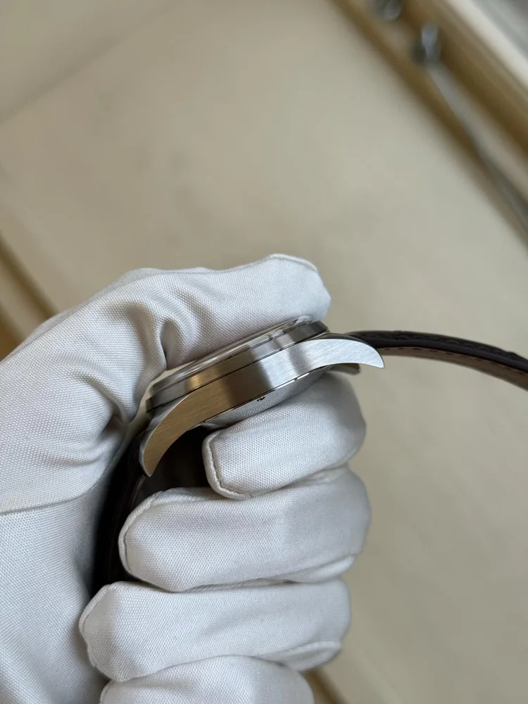 Girard Perregaux Traveller CLASSIС TRAVELLER II GMT Salmon Dial